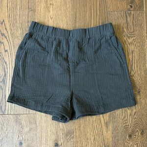 Madewell Easy Pull-On Shorts in Lightspun in Black Coal